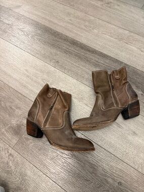 FREEBIRD BY STEVEN Distressed Ankle Boots brown size 40